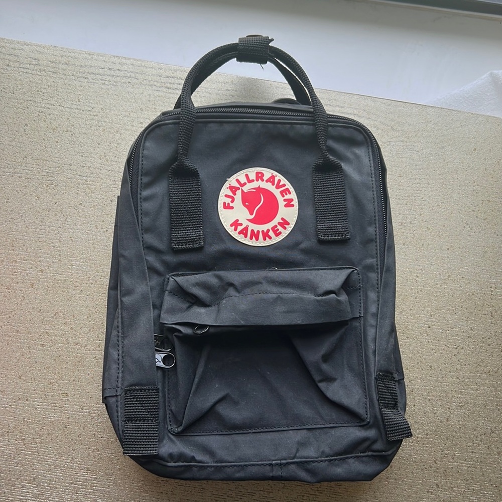 Fjallraven, Kanken Mini Classic Backpack Black/Dark Grey